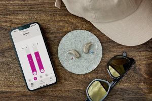 Oticon_Intent_miniRITE _iPhone_Sunglasses